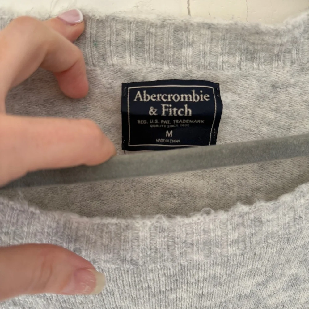Abercrombie Super Soft Two-Pocket Sweater | Size M - Picture 6 of 7